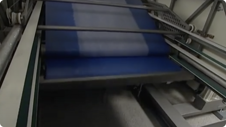 Un primer plano de un piano