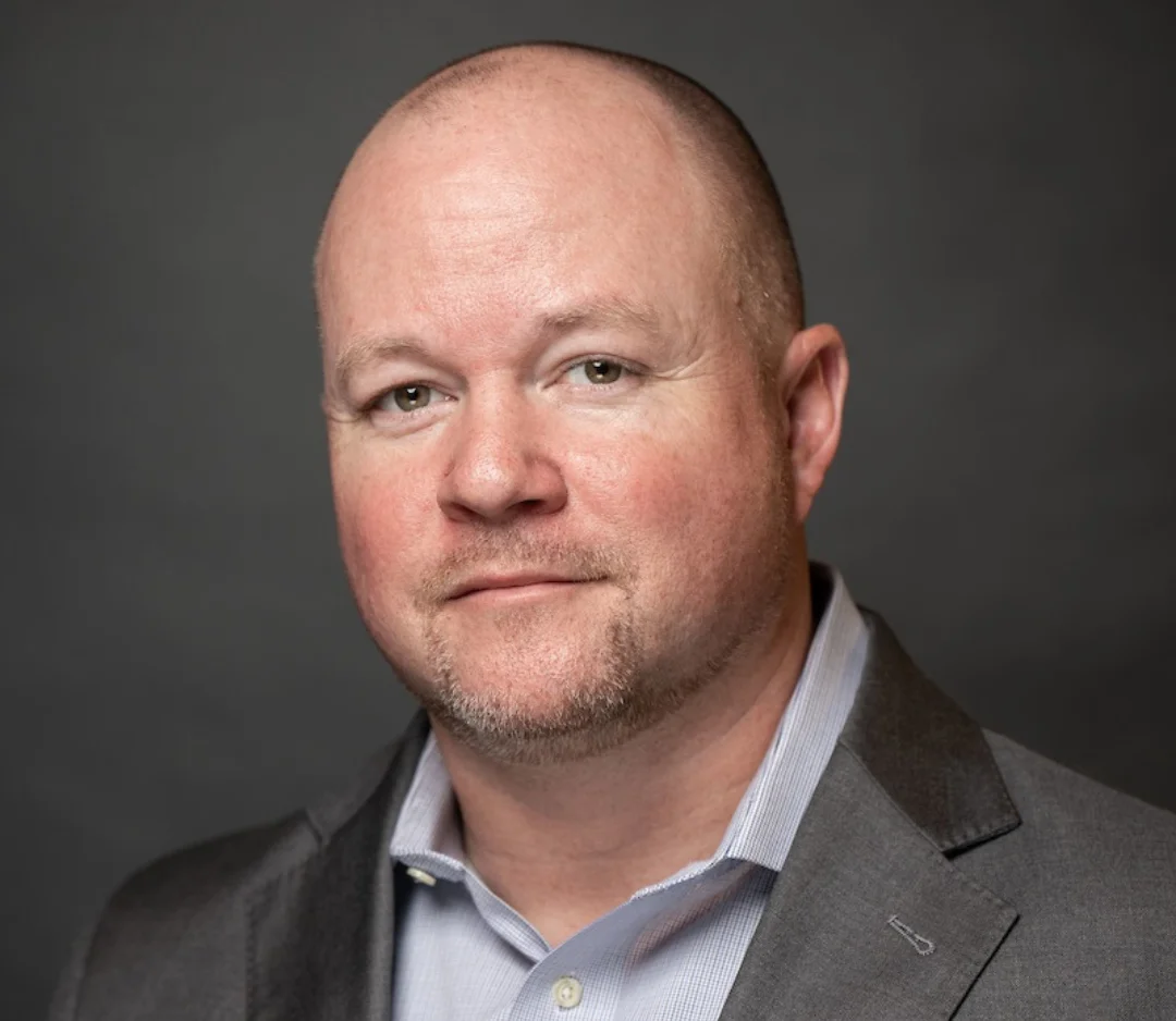 スーツを着た男